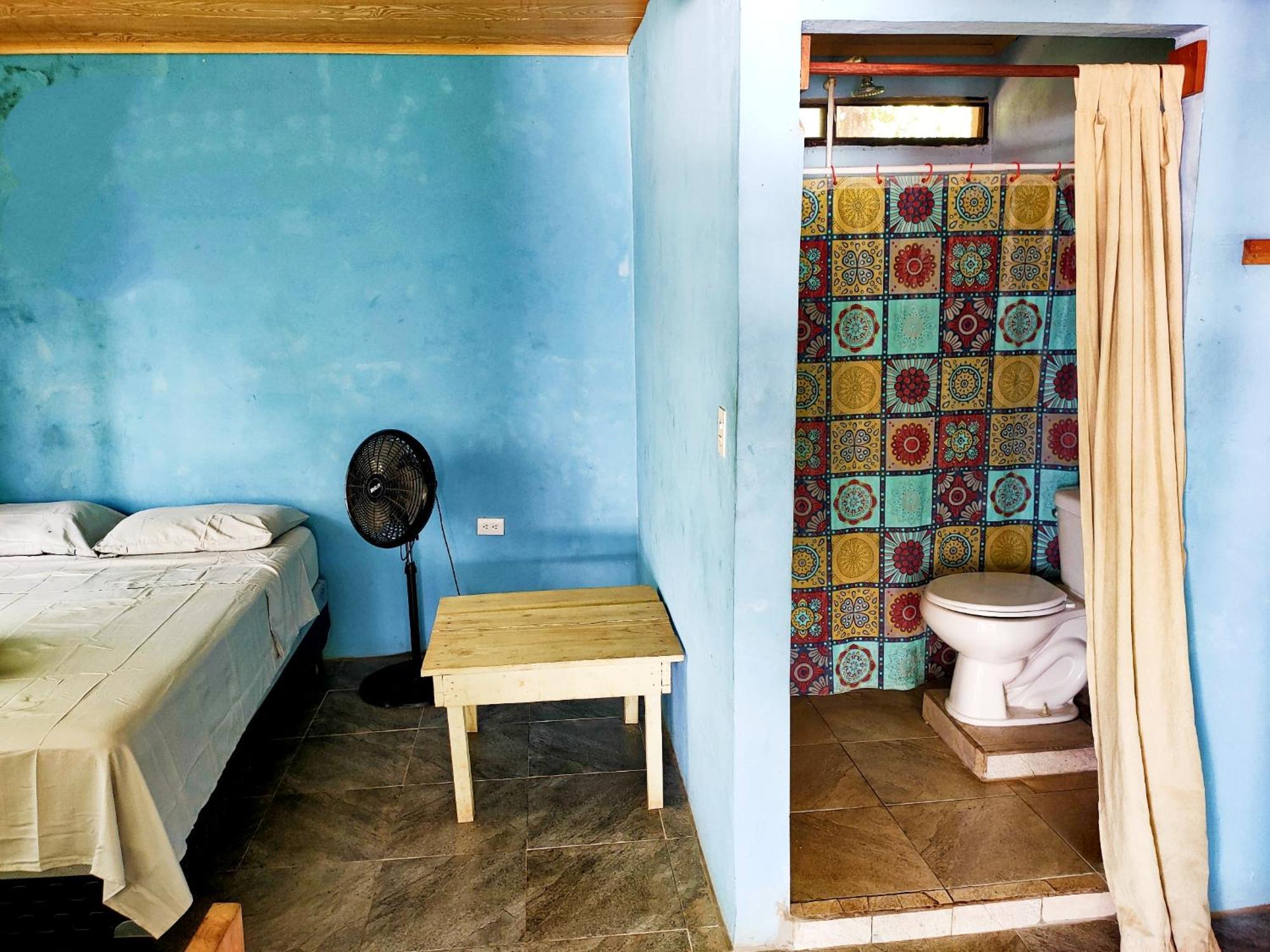Guesthouse Island Escape South End Habitación foto